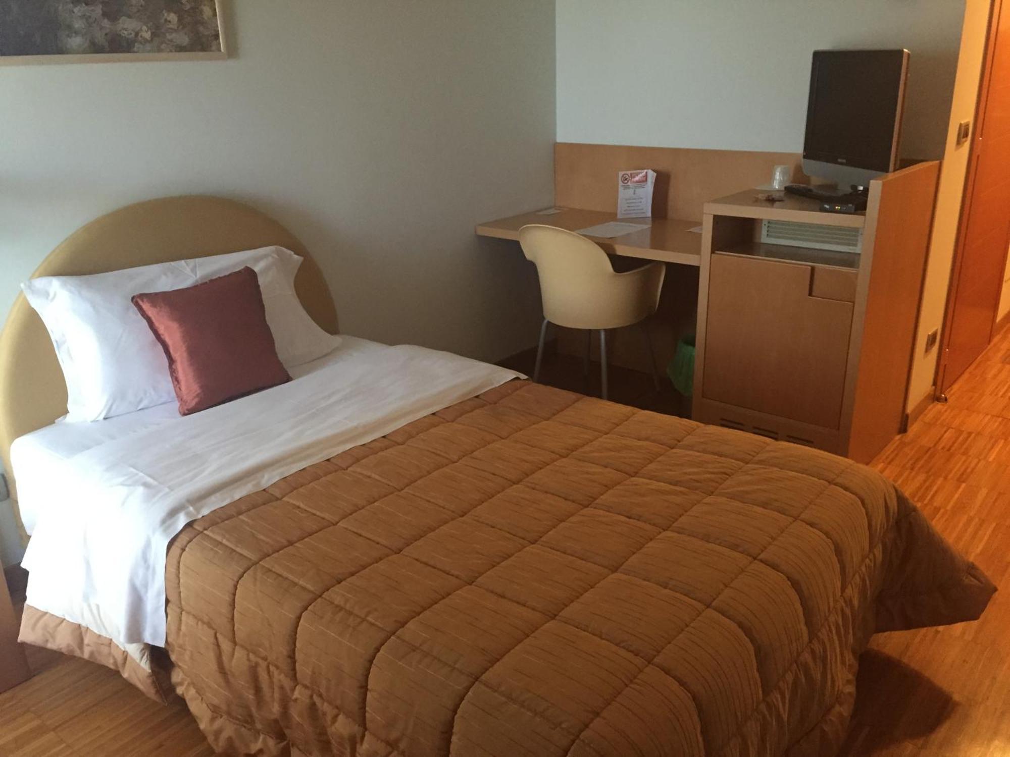 Grand Hotel Garden Barile Bilik gambar