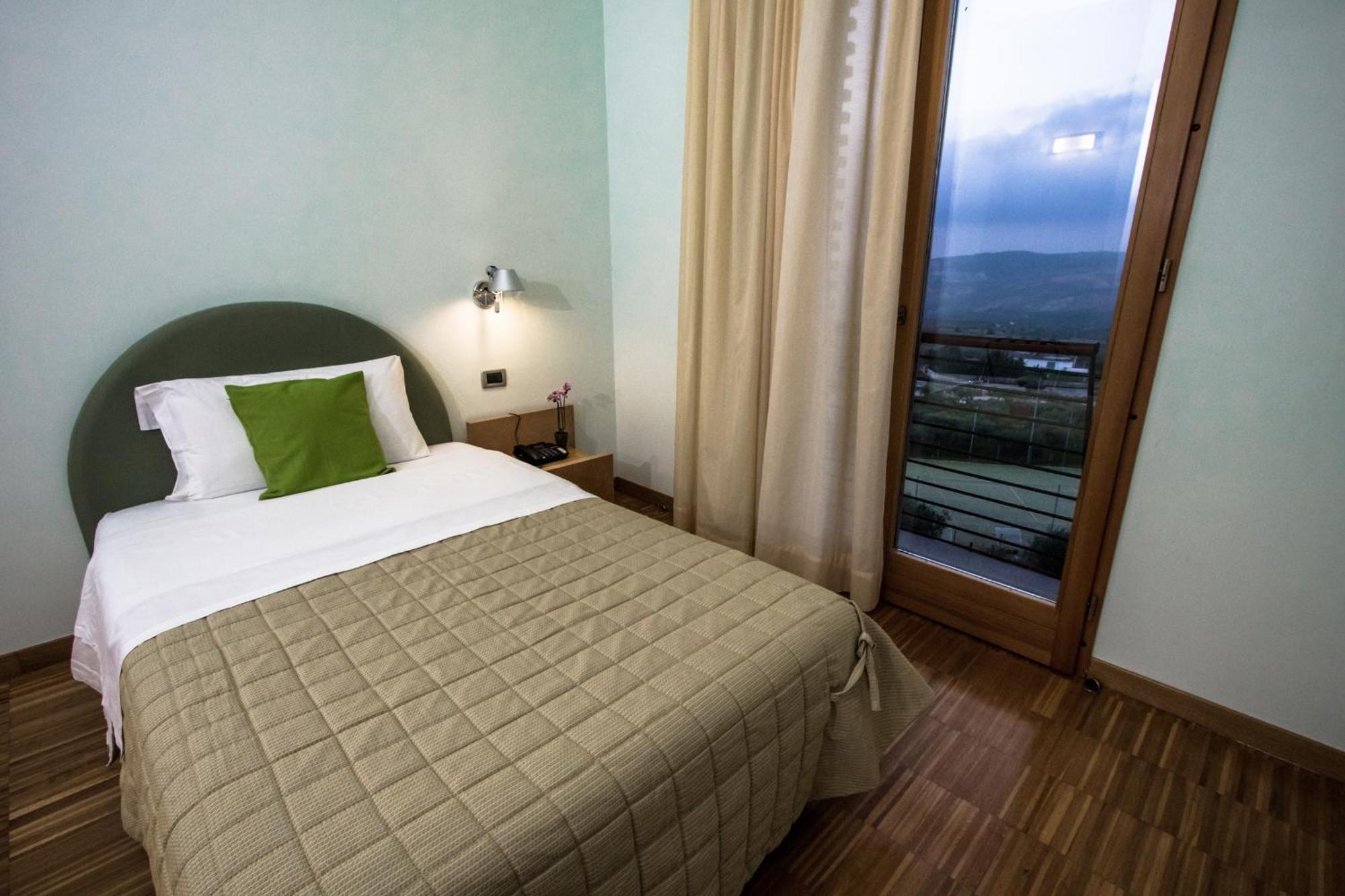 Grand Hotel Garden Barile Bilik gambar