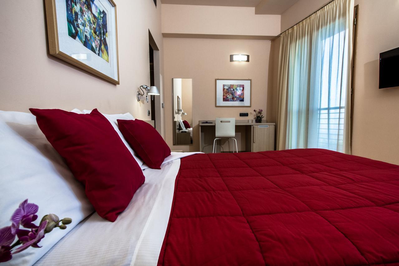 Grand Hotel Garden Barile Bilik gambar